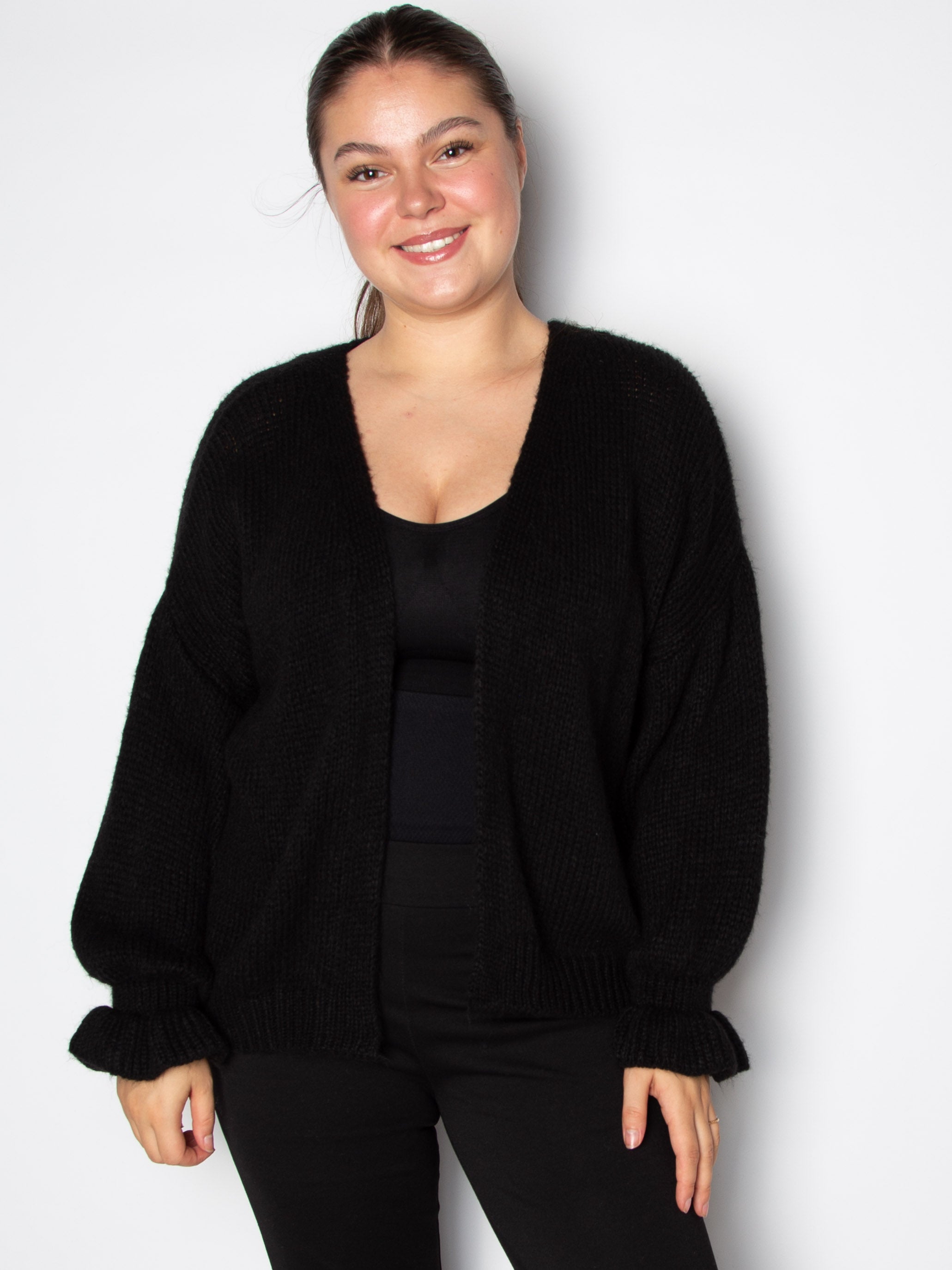 Kort cardigan med flæsekant