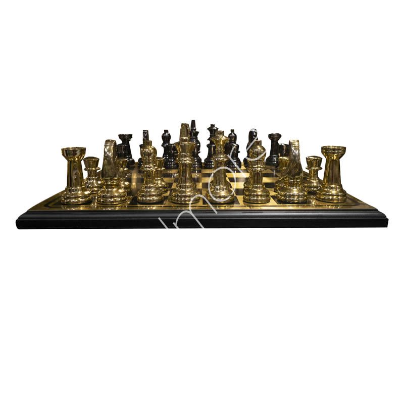 Eksklusivt Skakbræt i Sort/Gold – Rustfrit Stål & Aluminium på Træ 40x40x5 cm