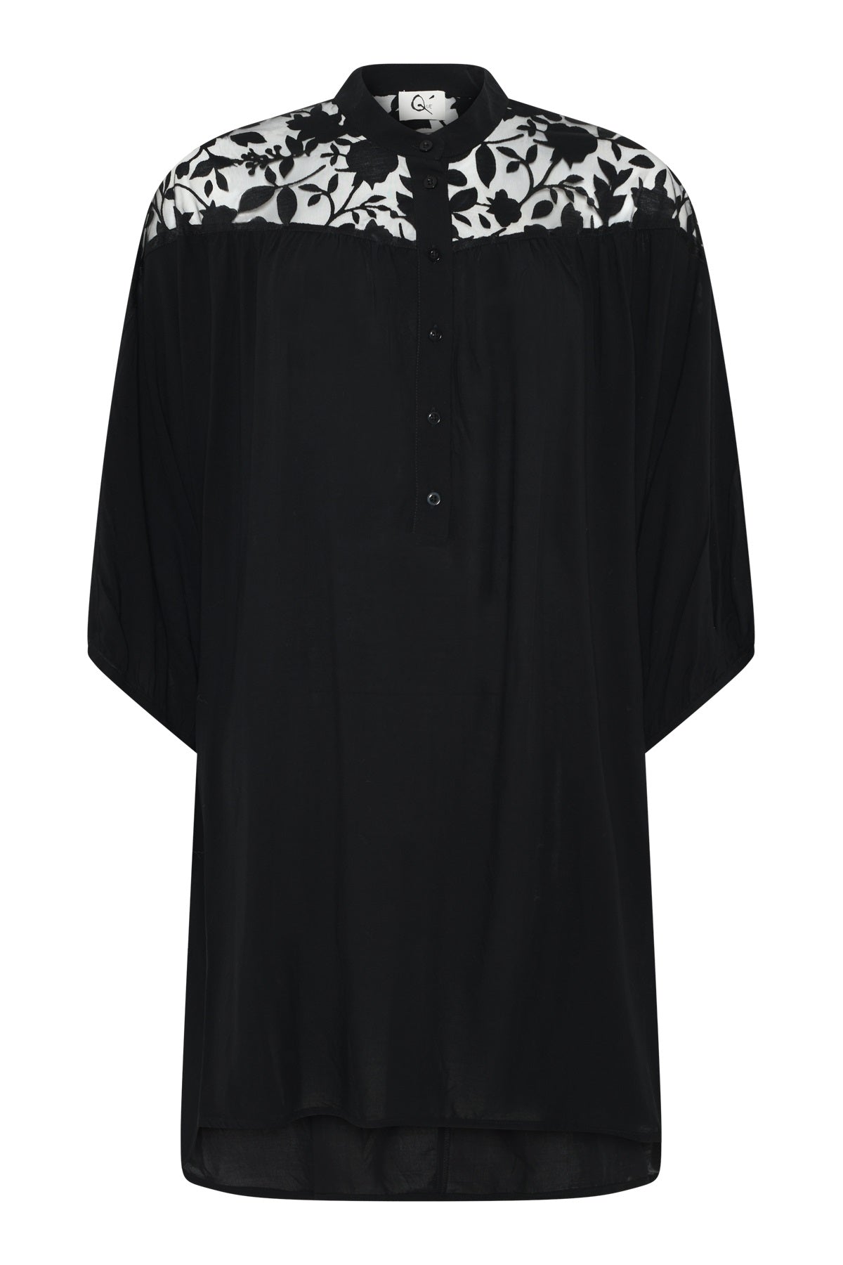 Que tunic with short sleeves and floral pieces
