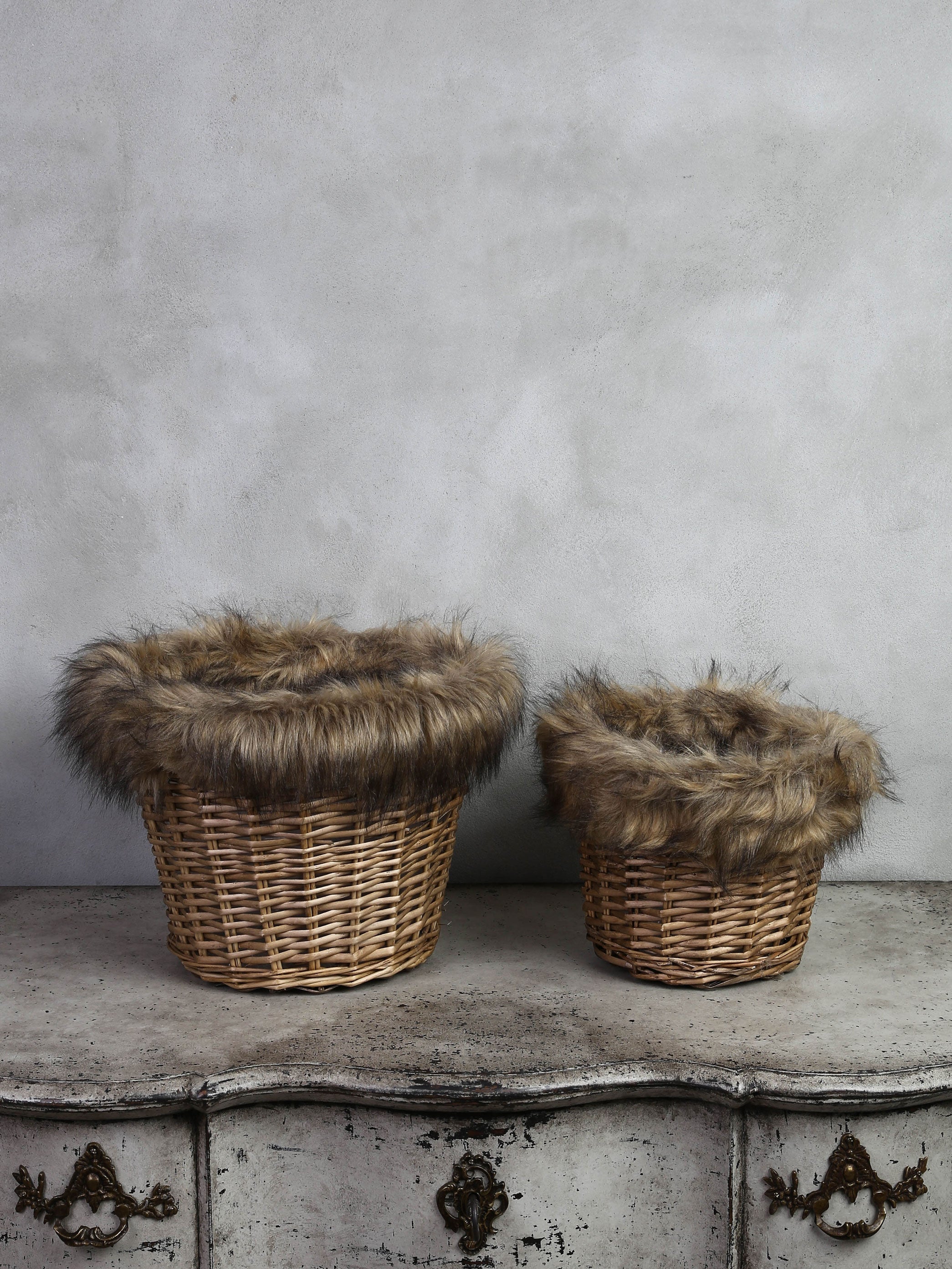 Natural braided pots with imitation fur trim set of 2