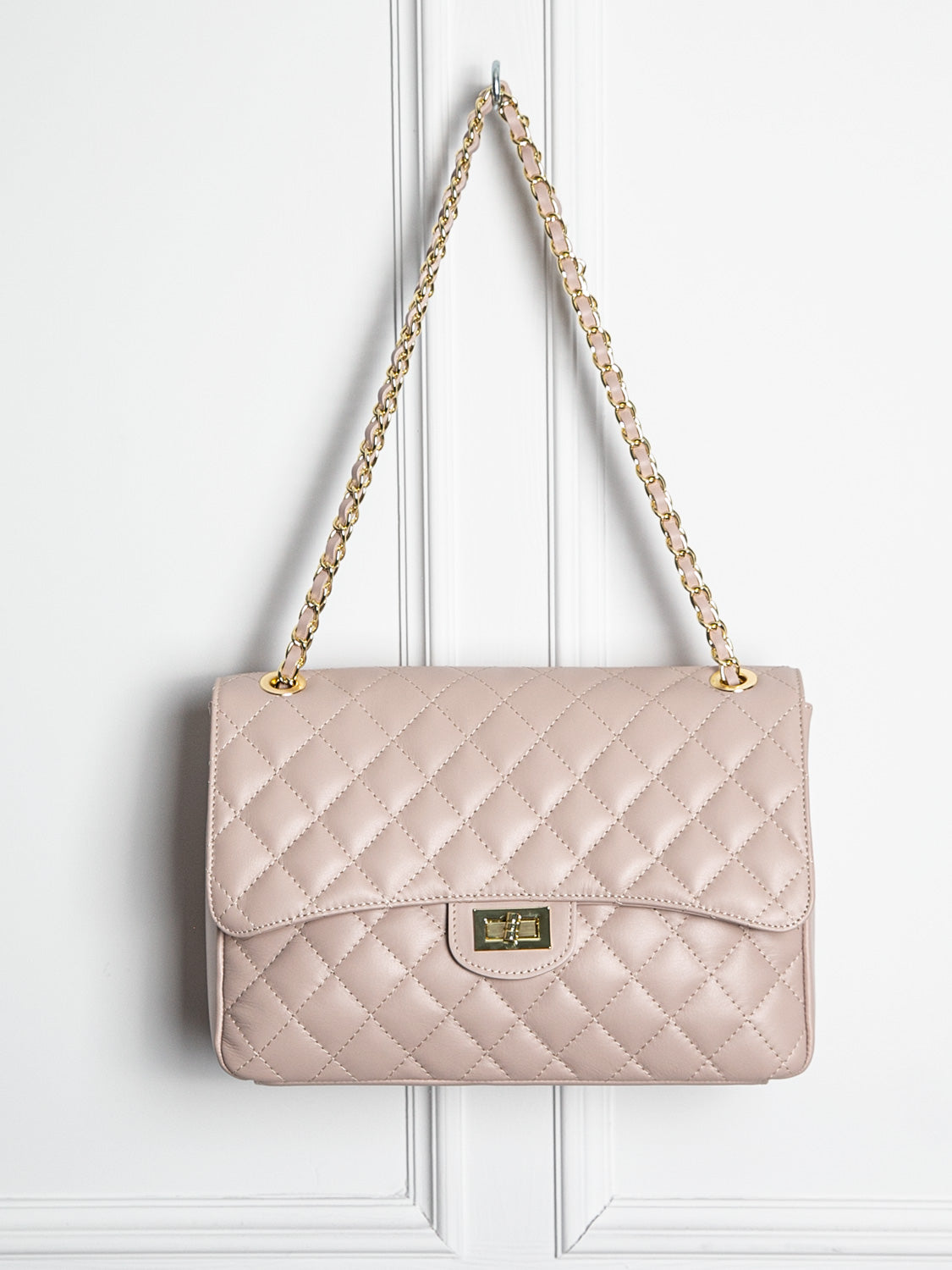 Quilted leather bag with gold details