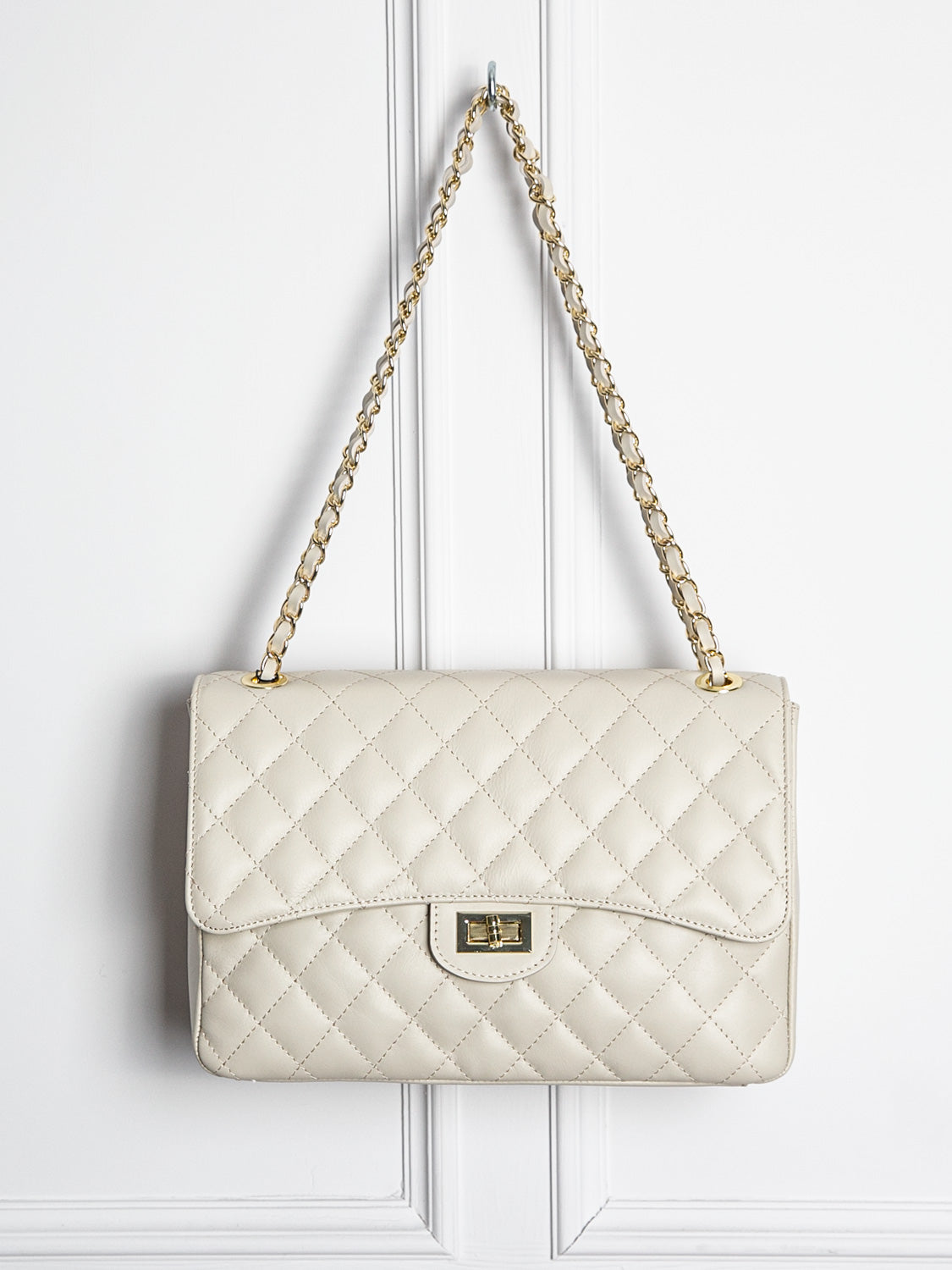 Quilted leather bag with gold details