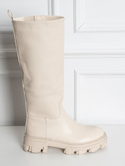 Long boots with plain sole