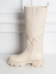 Long boots with plain sole