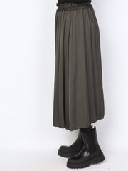 Shiny short skirt with elastic
