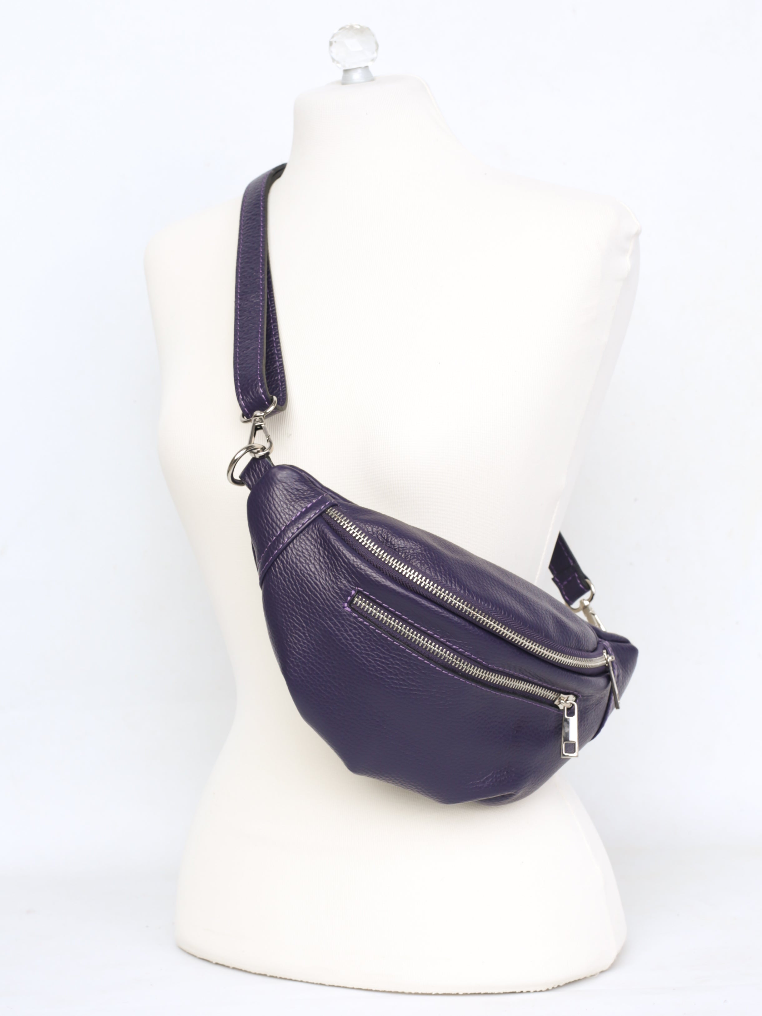 Leather belt bag with zipper