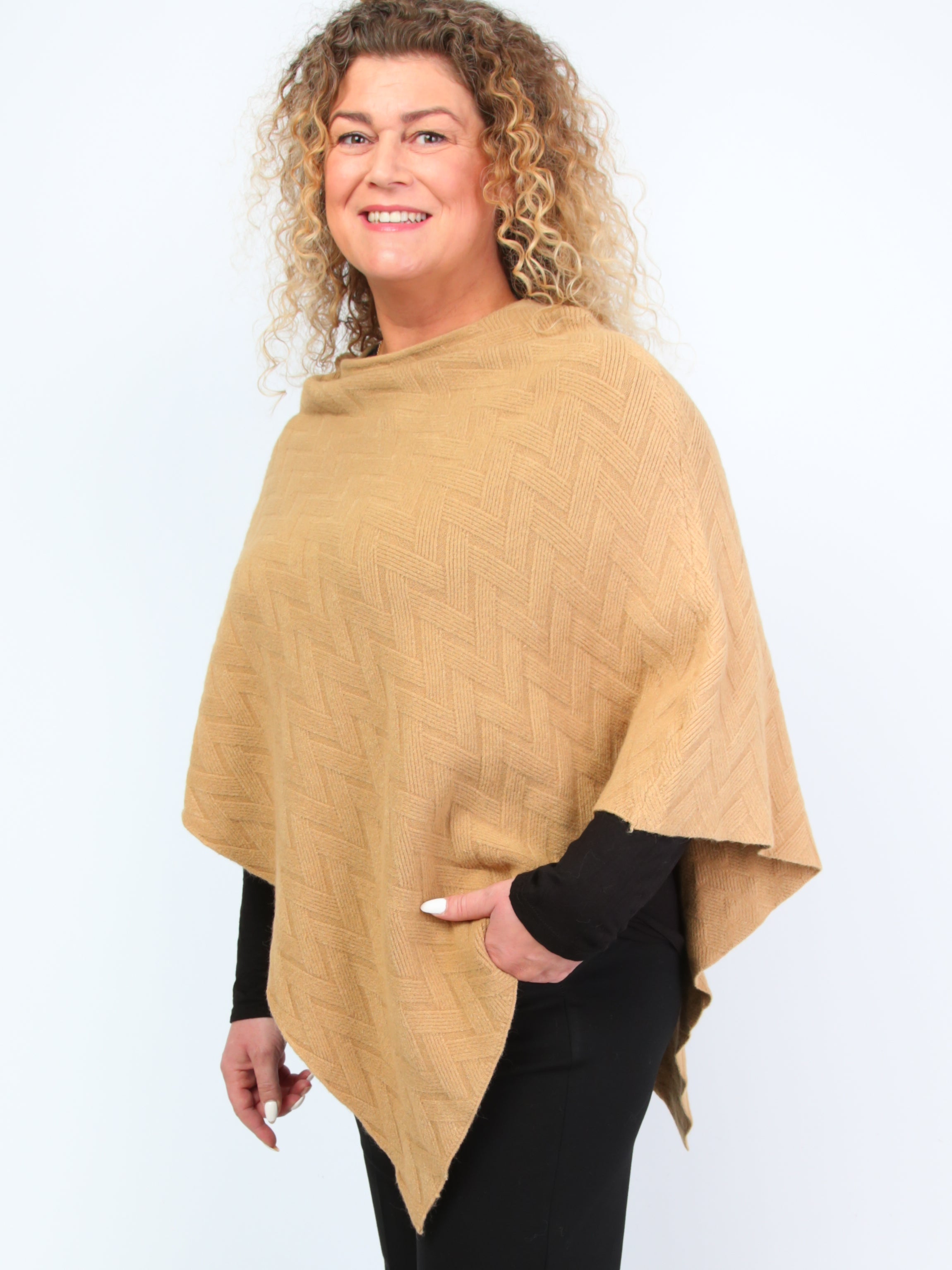 Krone 1 knitted poncho with zigzag
