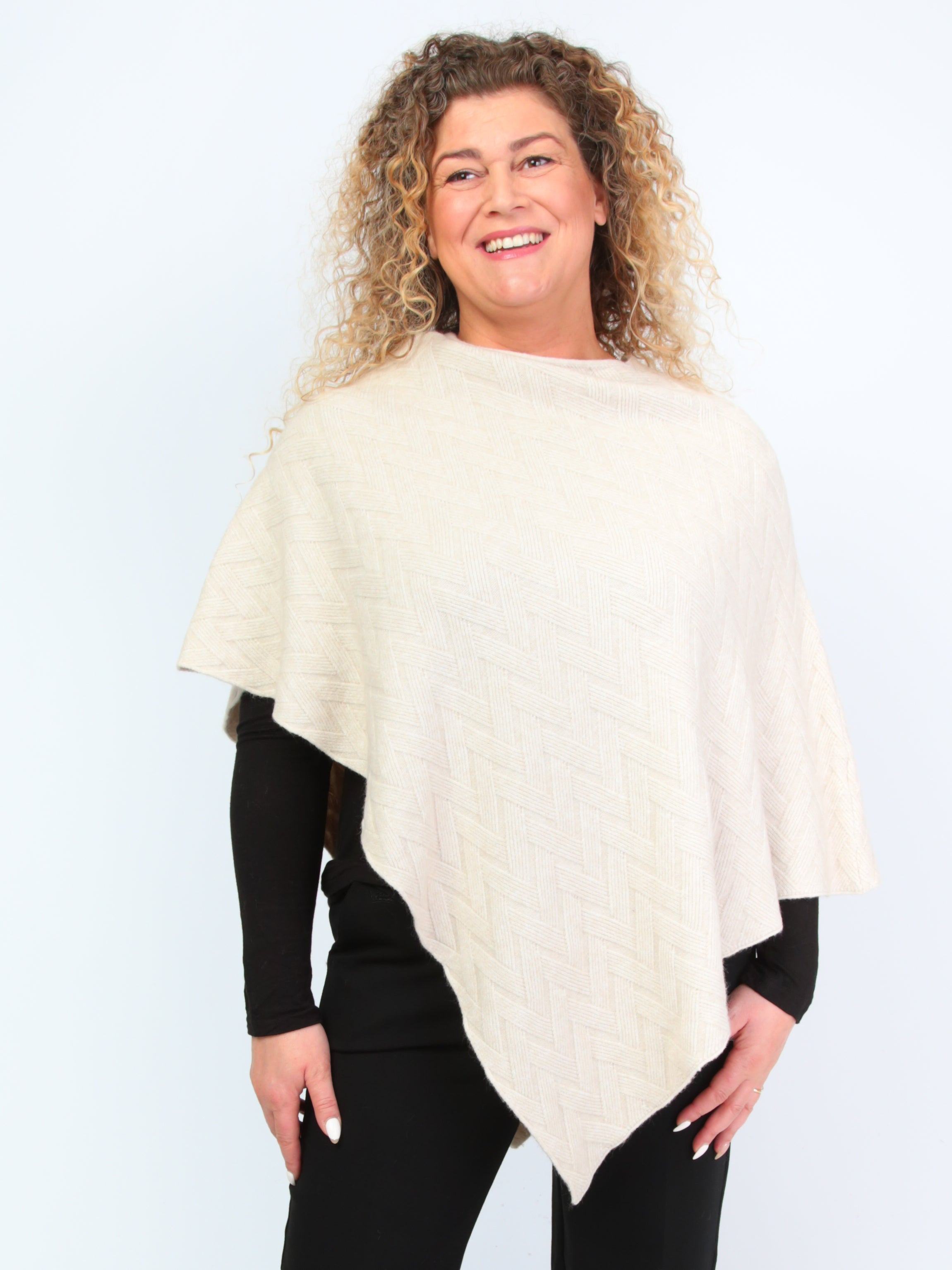 Krone 1 knitted poncho with zigzag