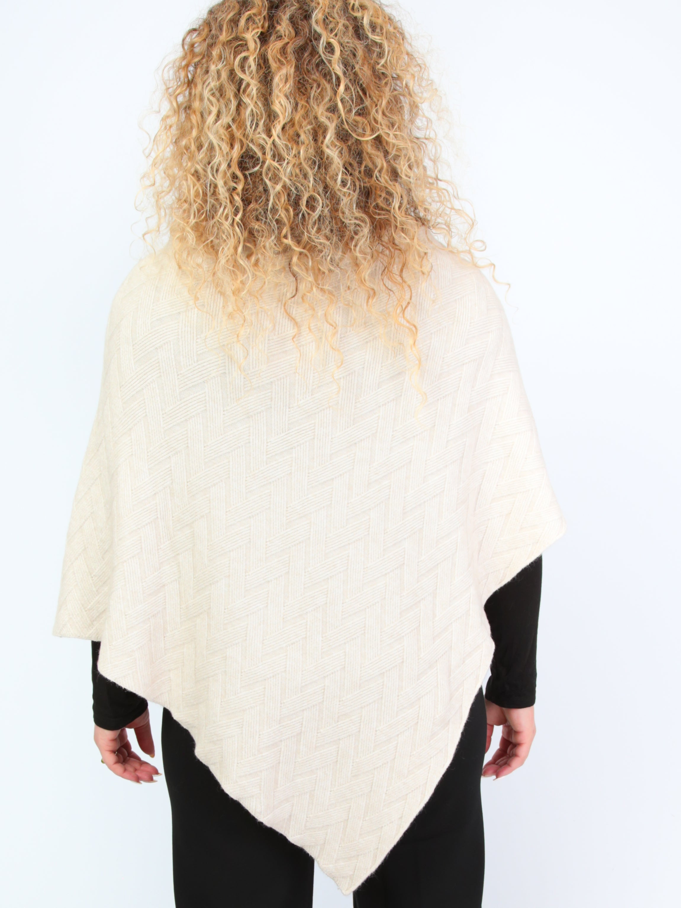 Krone 1 knitted poncho with zigzag