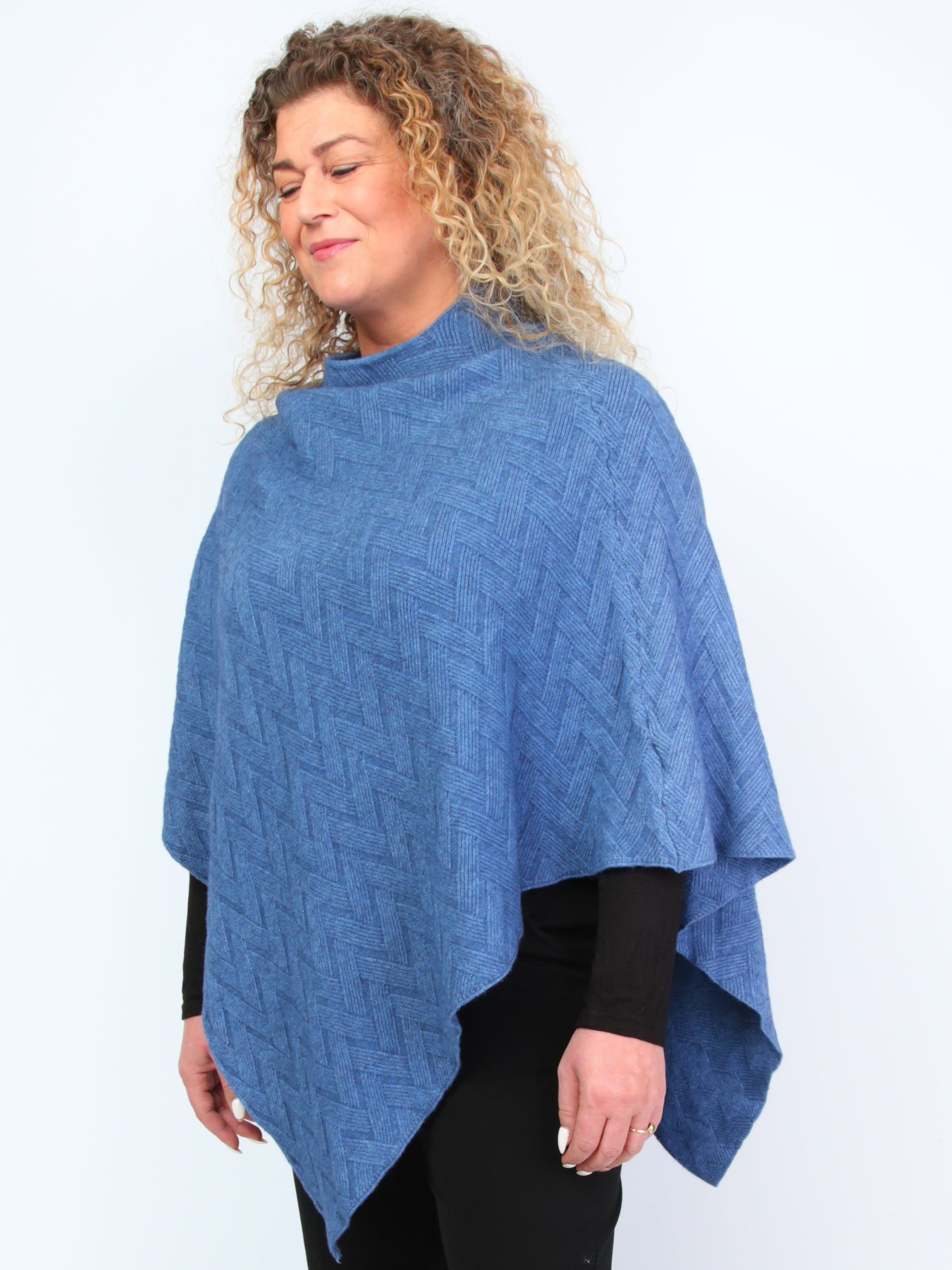 Krone 1 knitted poncho with zigzag