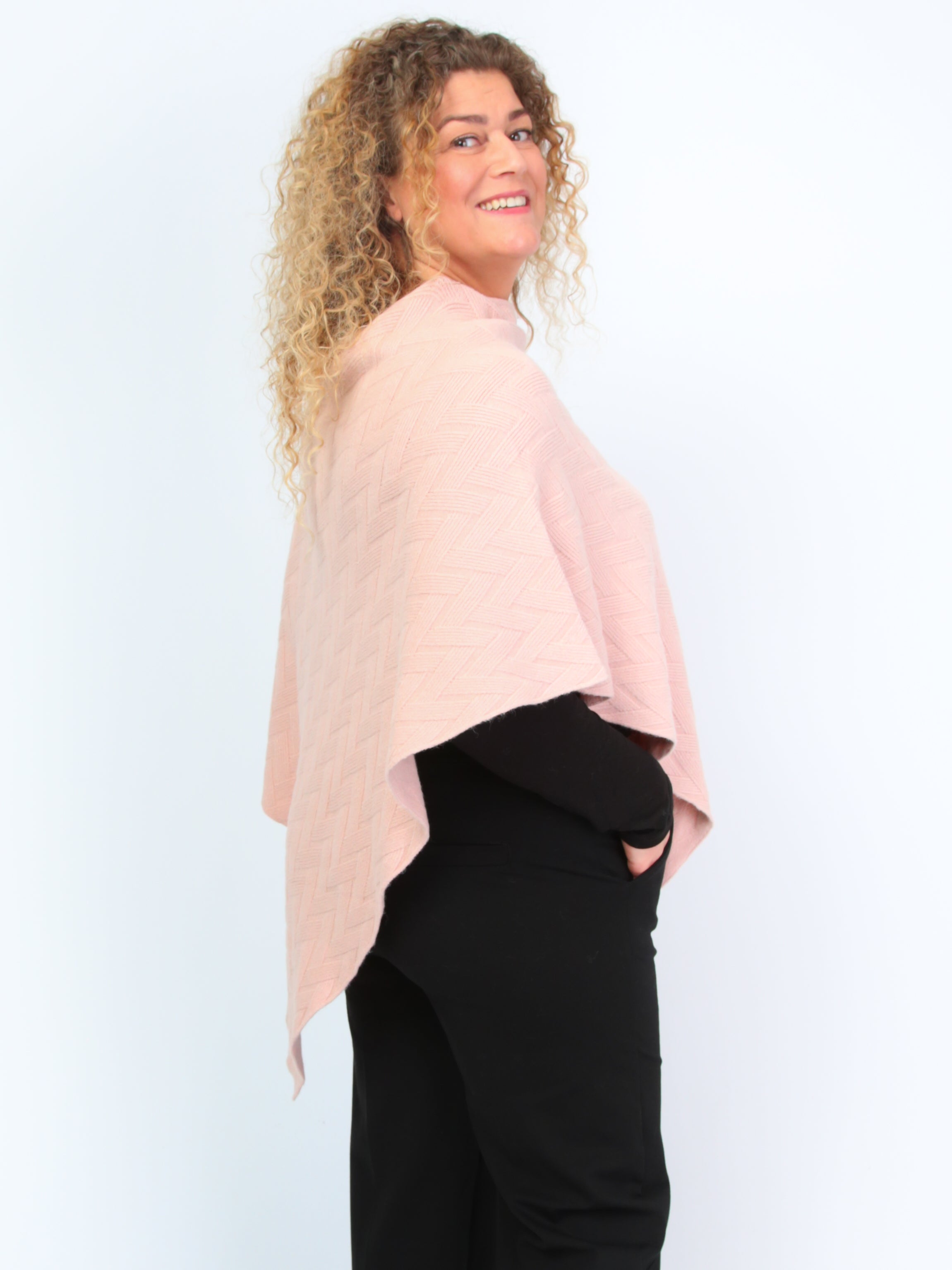 Krone 1 knitted poncho with zigzag