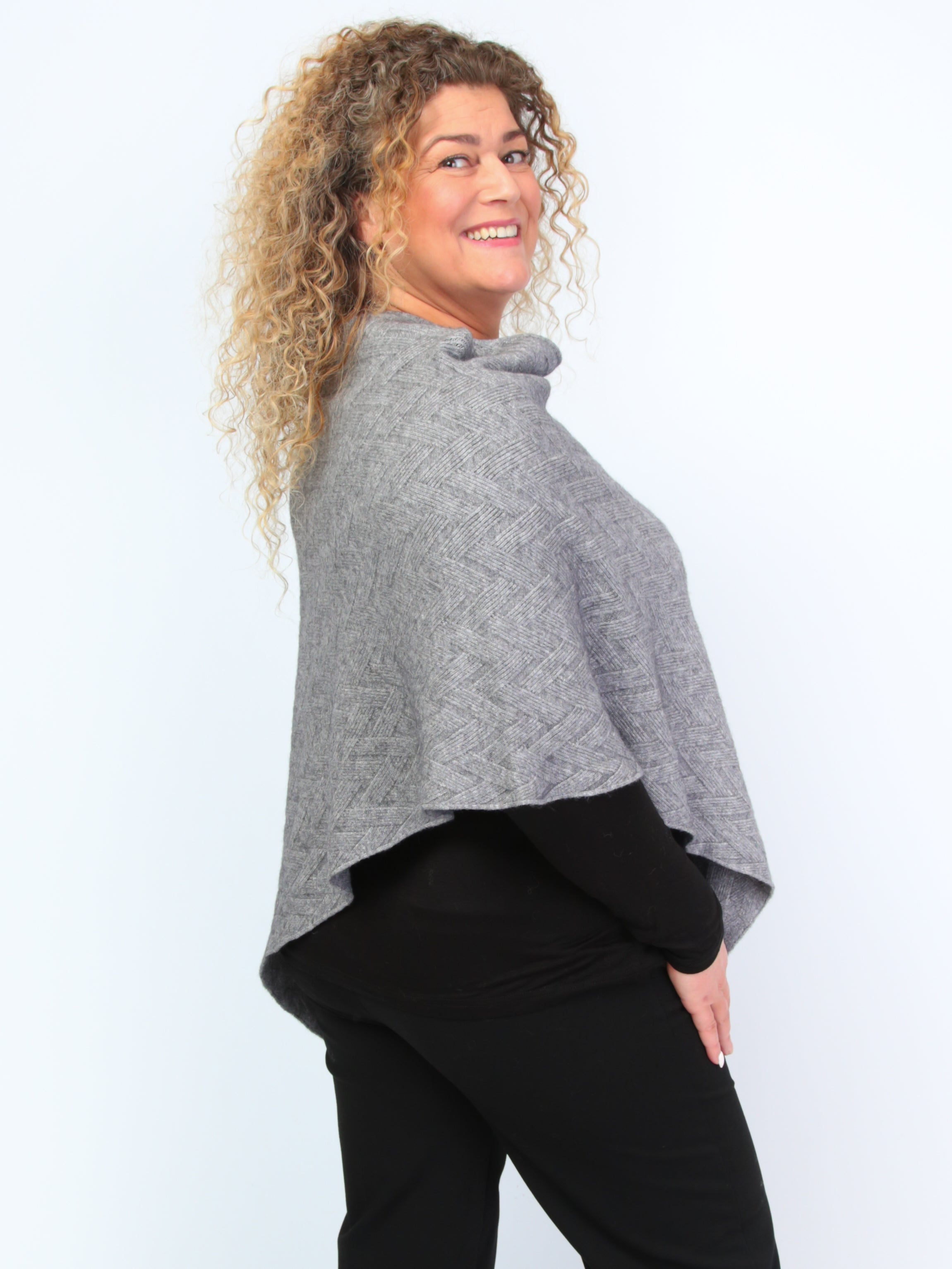 Krone 1 knitted poncho with zigzag