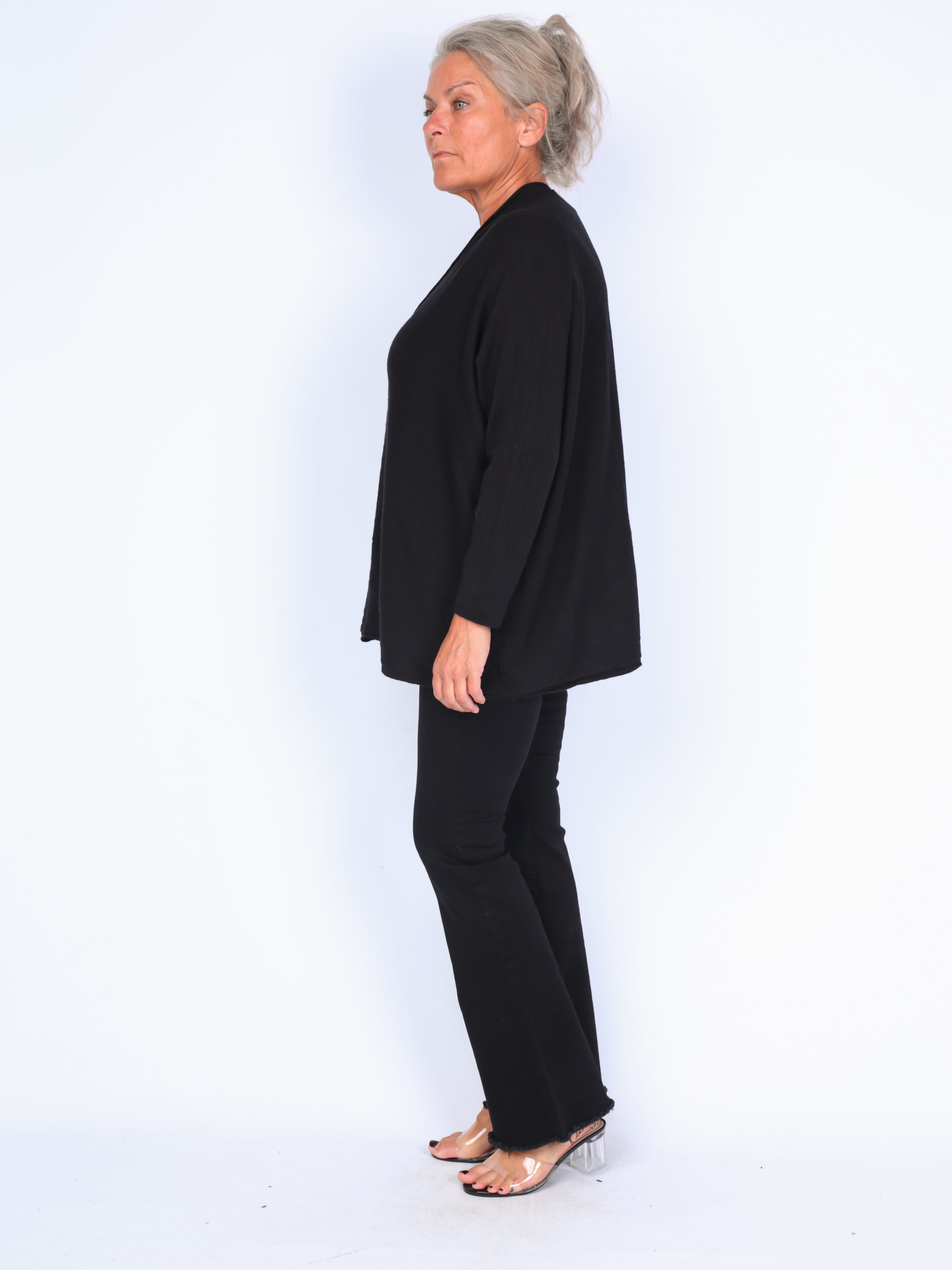 Long-sleeved knit sweater with v-neck