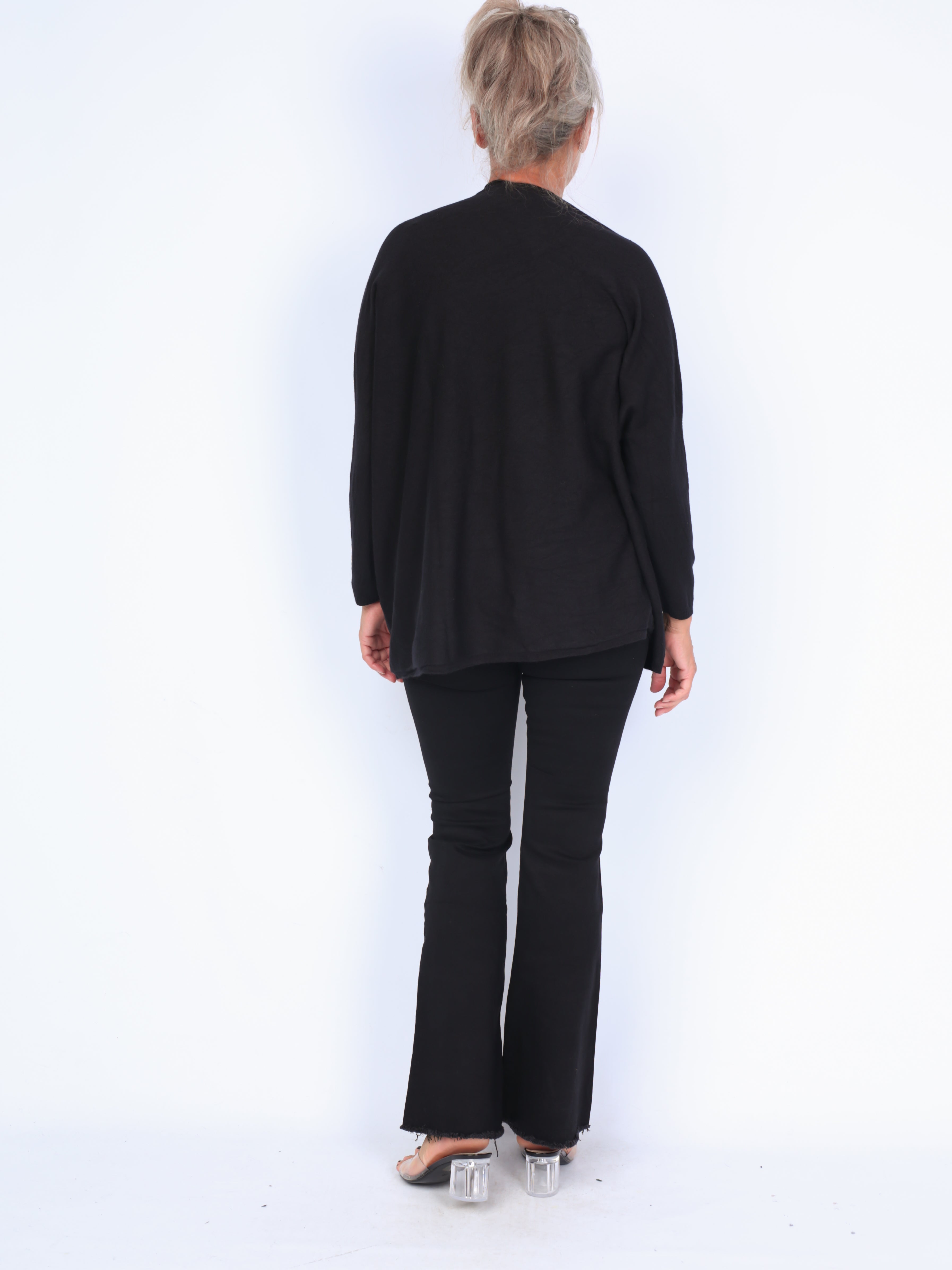 Long-sleeved knit sweater with v-neck
