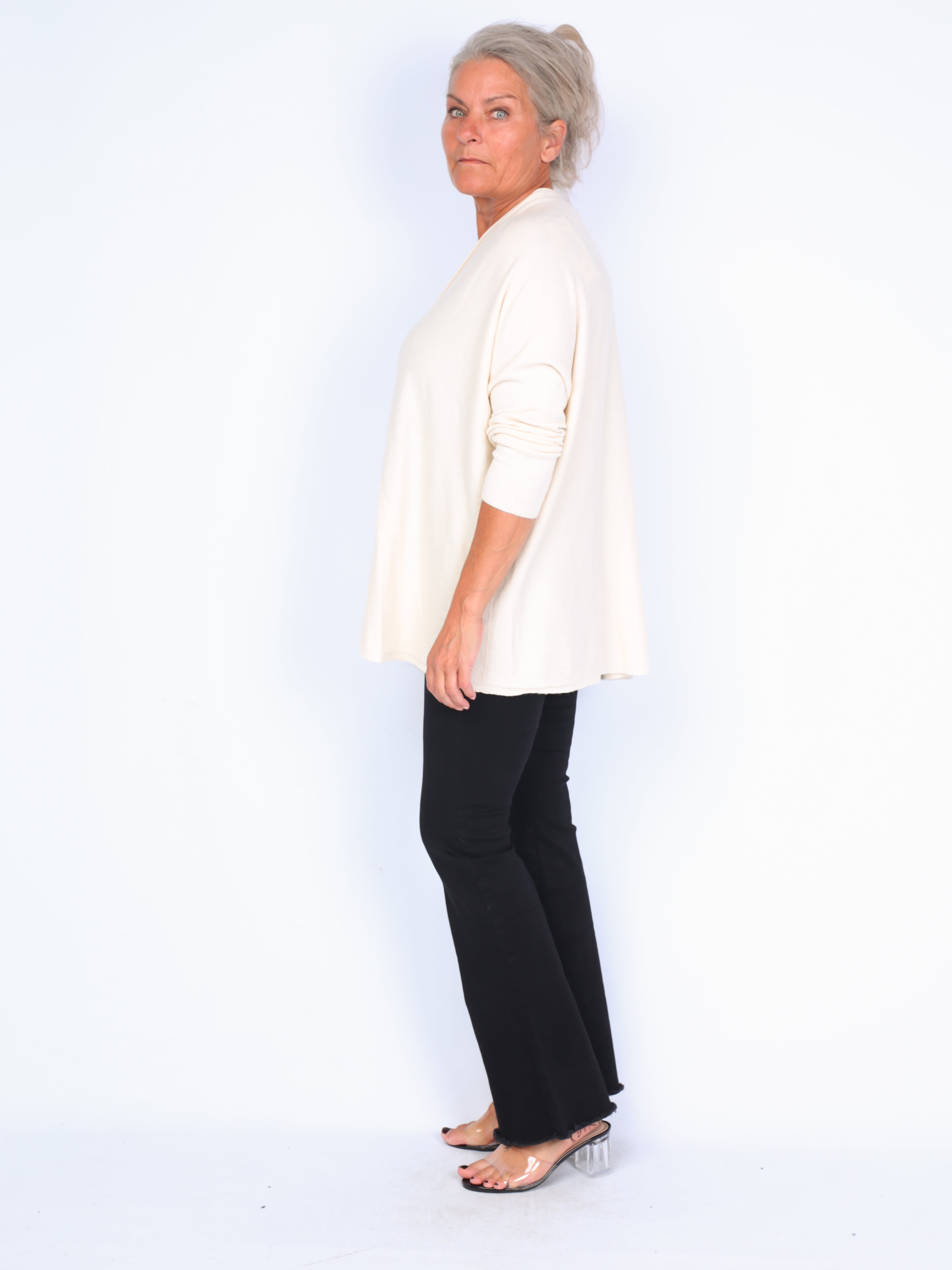 Long-sleeved knit sweater with v-neck