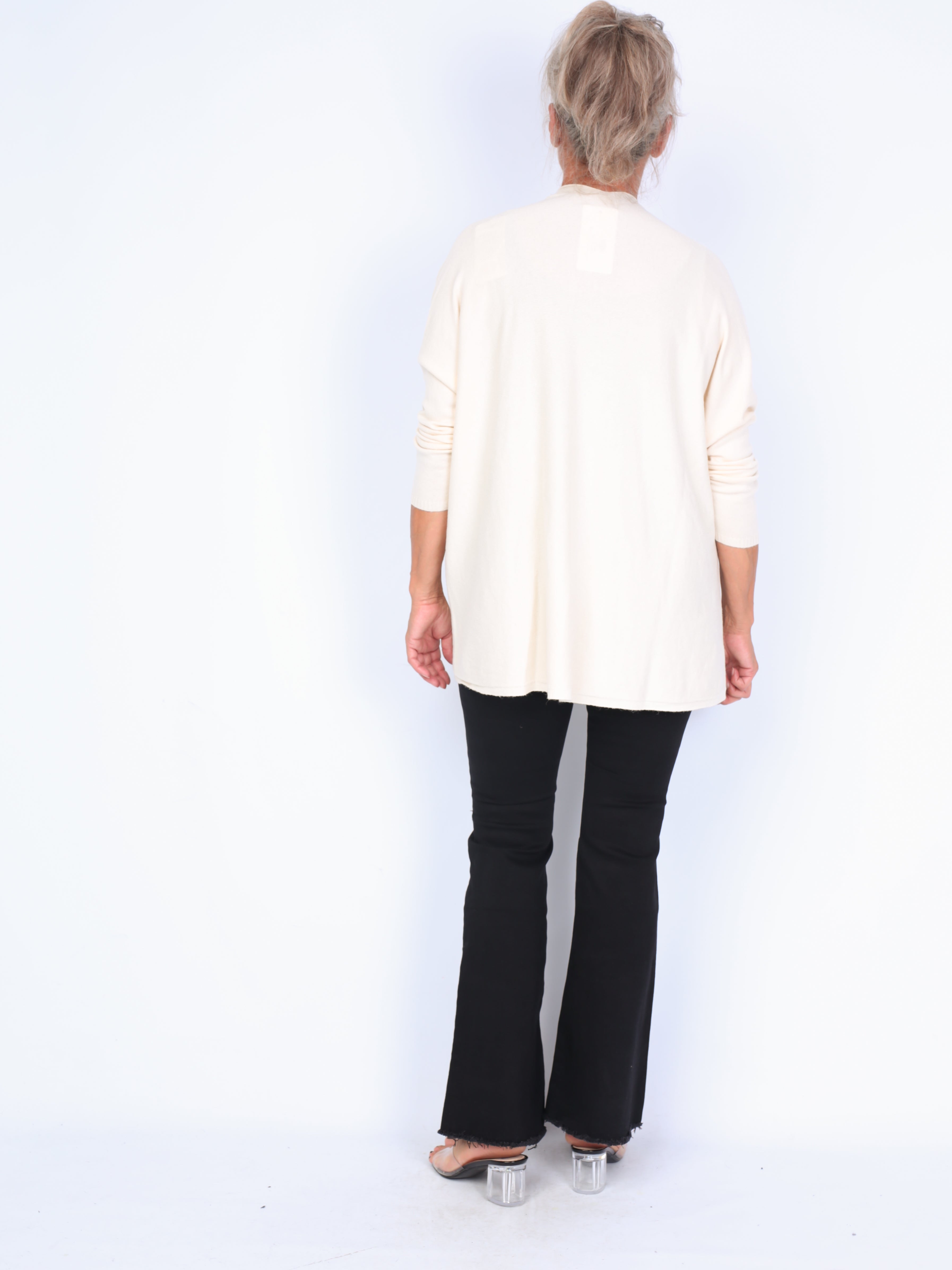 Long-sleeved knit sweater with v-neck