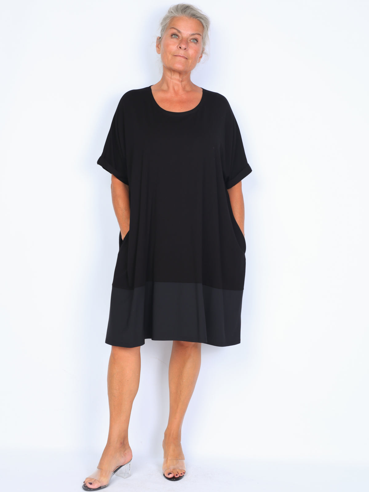 Noen dress w. Wide piece of black