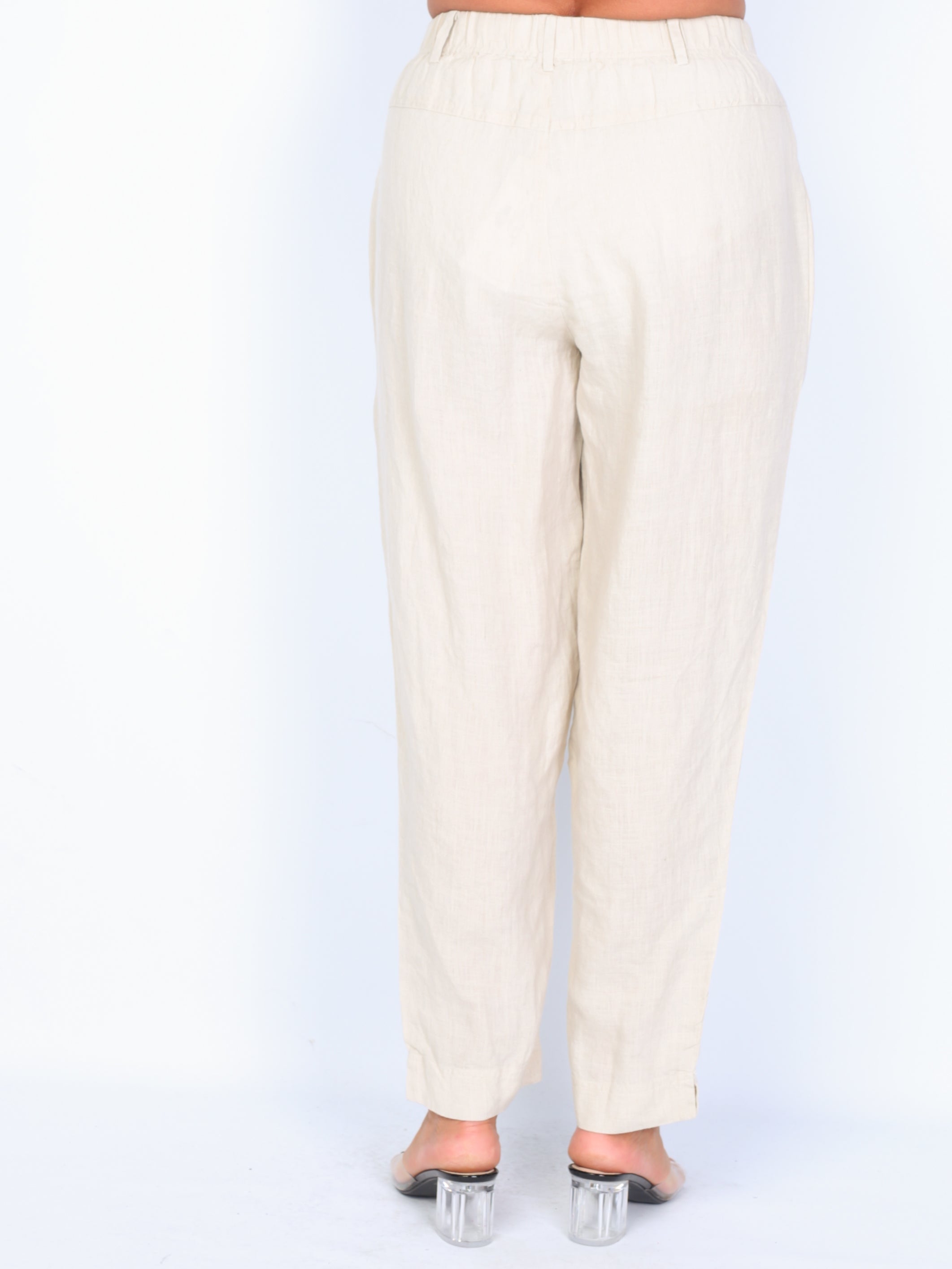 Some linen trousers with pockets