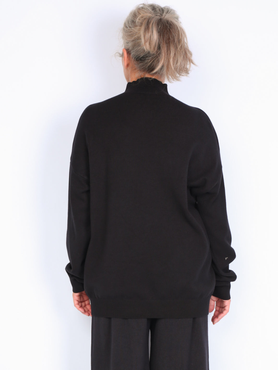 Knitted sweater with high neck