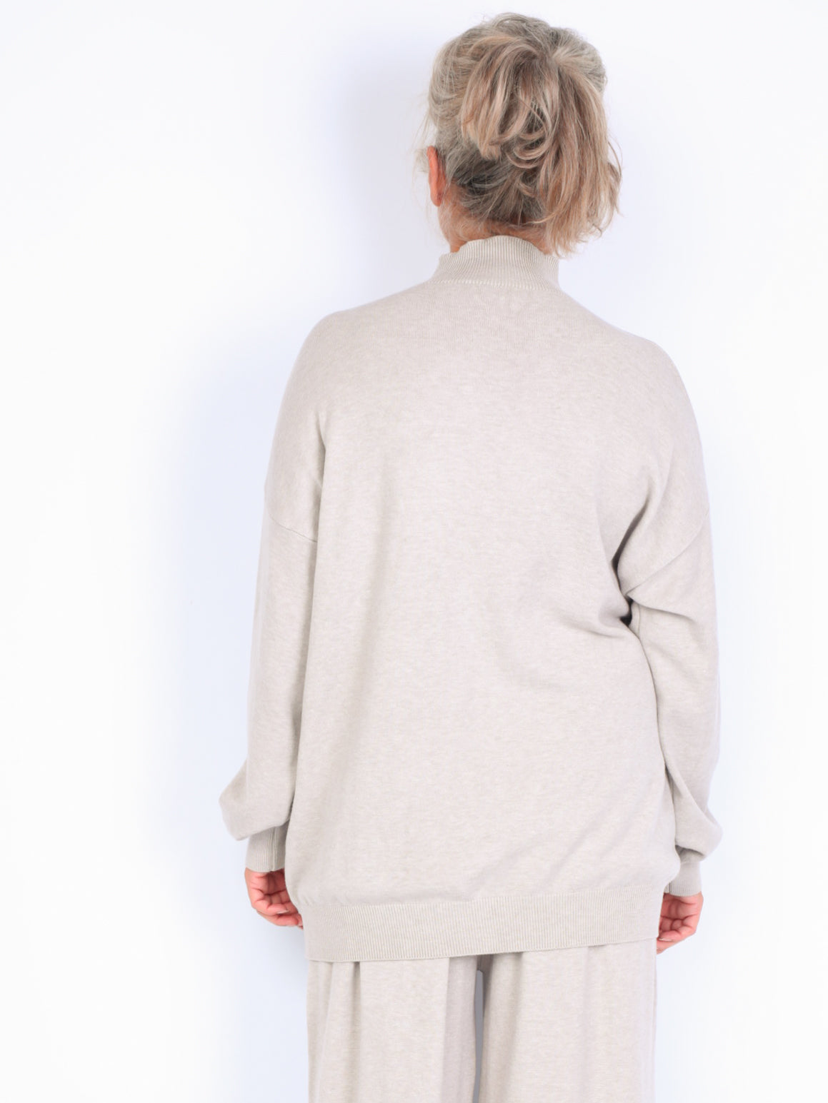 Knitted sweater with high neck