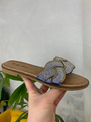 Flat sandals with bling