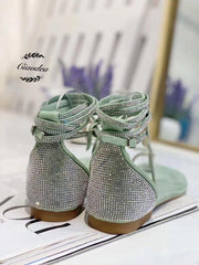 Sandals with toe strap and bling ribbon